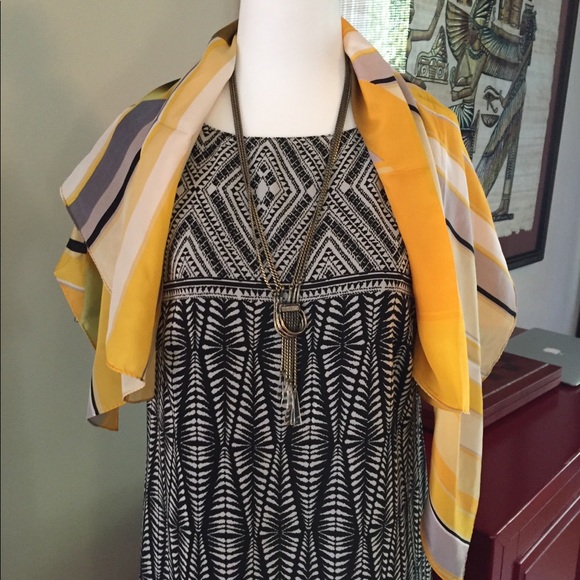 Black and white loose fitting dress. - Picture 2 of 7